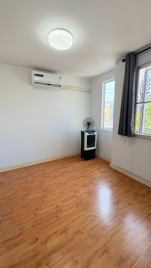 รูป ขายบ้านทาวน์โฮม เดอะคอนเนค เกษตร-นวมินทร์ (ซอยประเสริฐมนูกิจ 48) ราคา 2.6 ล้านบาท | พื้นที่ 18.2 ตร.ว. | 2 ชั้น วิวหมู่บ้าน - รูปที่ 7/17