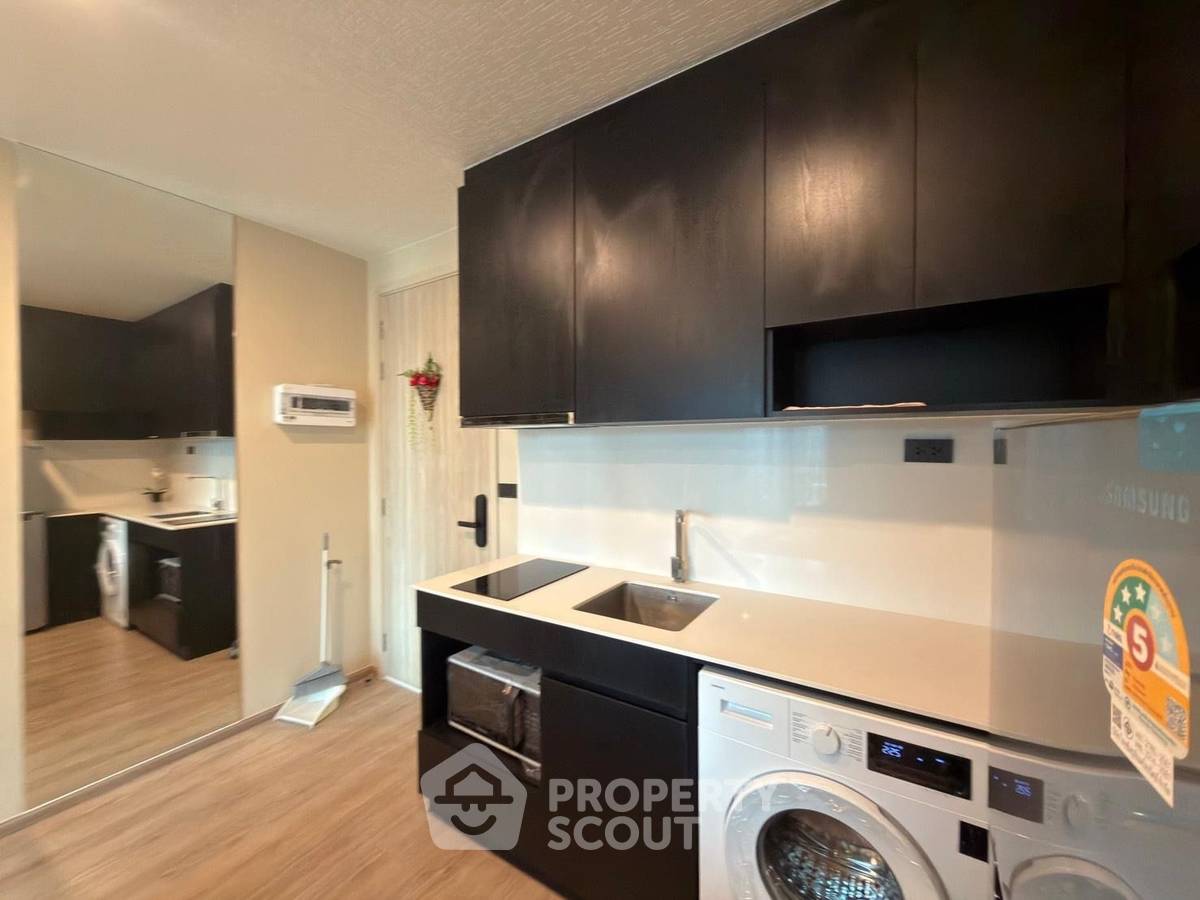 picture 3-BR Condo at Nue District R9 near MRT Phra Ram 9 (ID 2798071) - 4/15