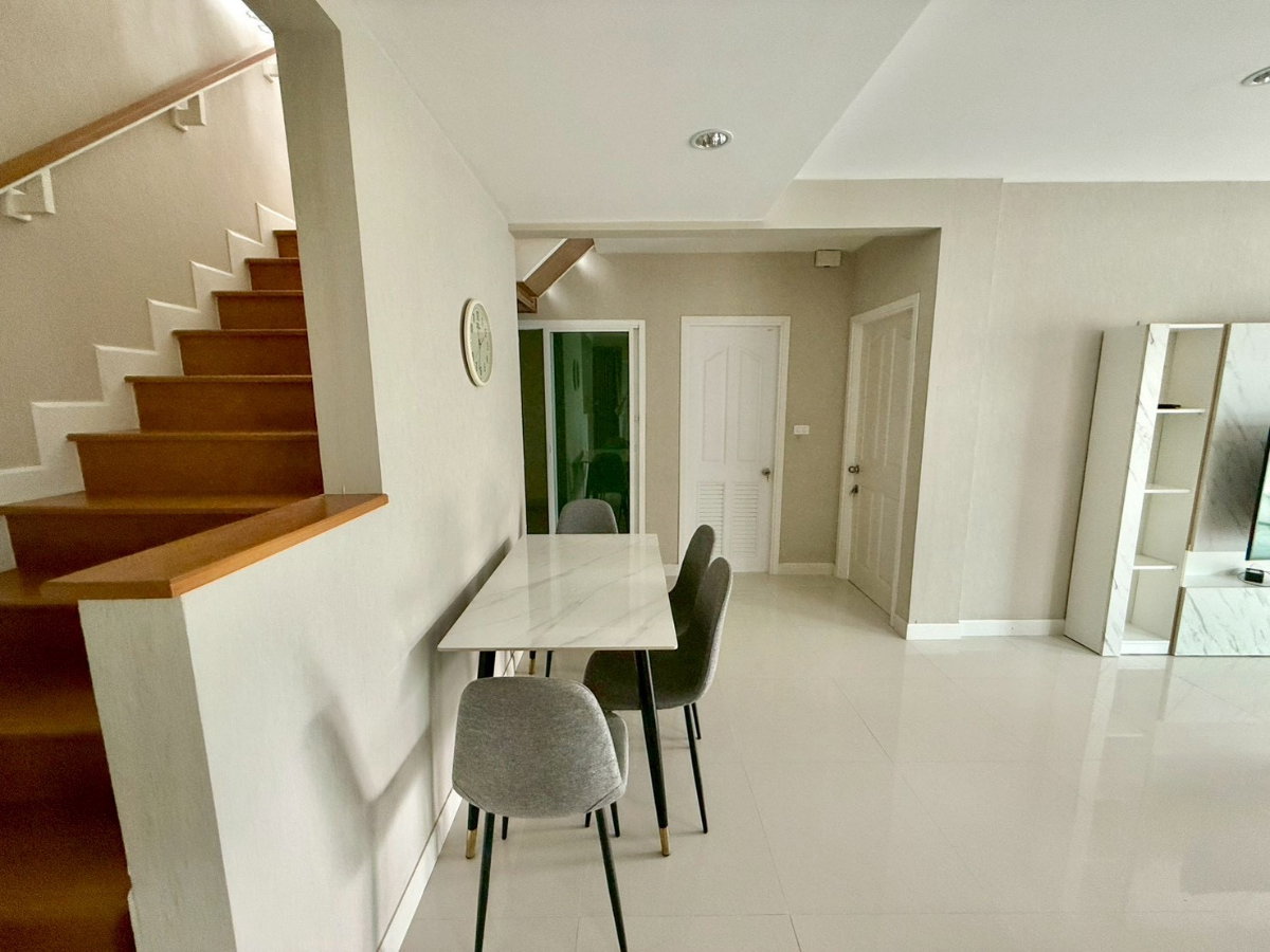 picture 🏠 Spacious side area. Includes a small second house within the same fence/compound. - 14/28