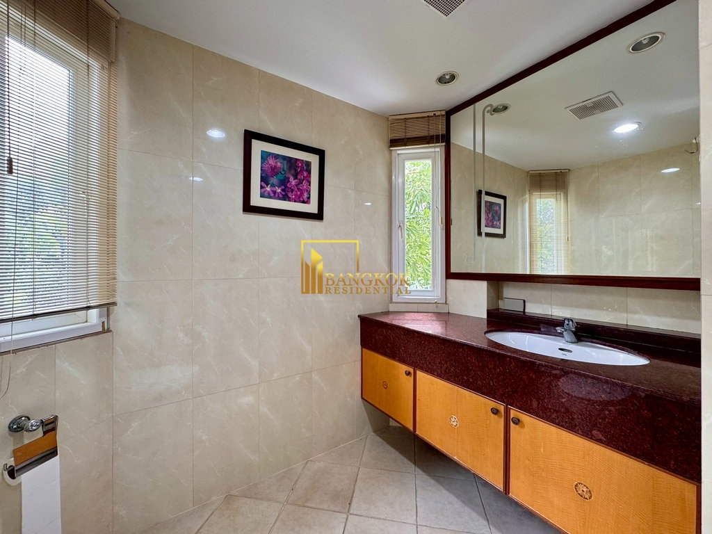 รูป Baan Pattanakarn | Spacious 4 Bedroom Luxury House For Sale - BR28159SH - รูปที่ 35/54
