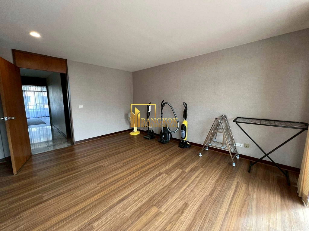 รูป Expansive 4 Bedroom Townhouse in Baan Green Town-On Nut - BR49055TH - รูปที่ 23/30