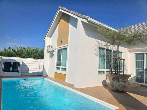 ให้เช่า Pool Villa หางดง(บ้านถวาย) เชียงใหม่ พร้อมตกแต่ง เฟอร์ไม้สักทุกห้อง (R1030) T.0946511456