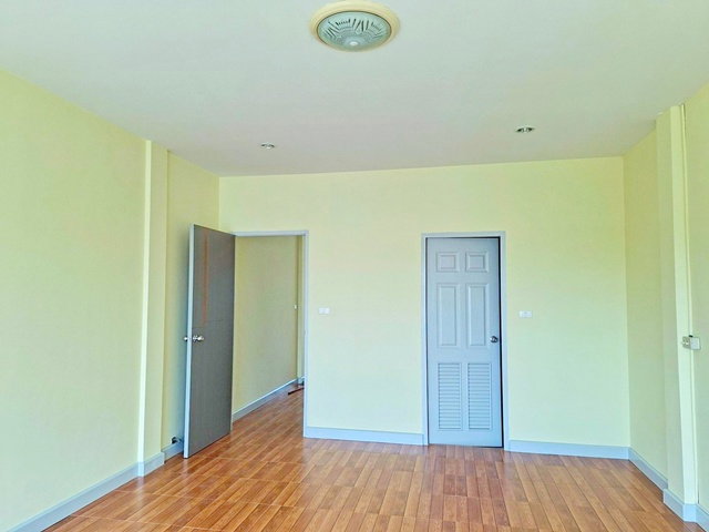 รูป ถ.บ้านกล้วย-ไทรน้อย ตลาดมณวดี ตลาดหมู่บ้านบัวทอง 500 ม.พิมลราช MRTคลองบางไผ่ อาคาร 2 ชั้นครึ่ง หลังมุม 2-3นอน 2น้ำ 18ตร.วา. 160ตร.ม. - รูปที่ 6/8