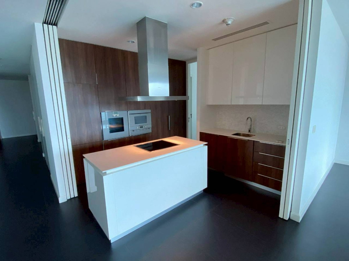 picture 185 Rajadamri 3 Bedroom For Rent - 10/12