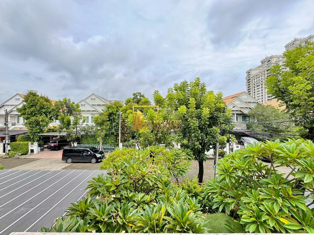 รูป Baan Pattanakarn | Spacious 4 Bedroom Luxury House For Sale - BR28159SH - รูปที่ 39/54