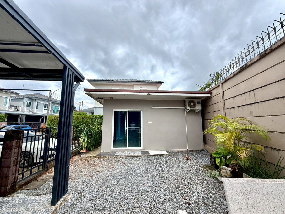 picture 🏠 Spacious side area. Includes a small second house within the same fence/compound. - 5/28