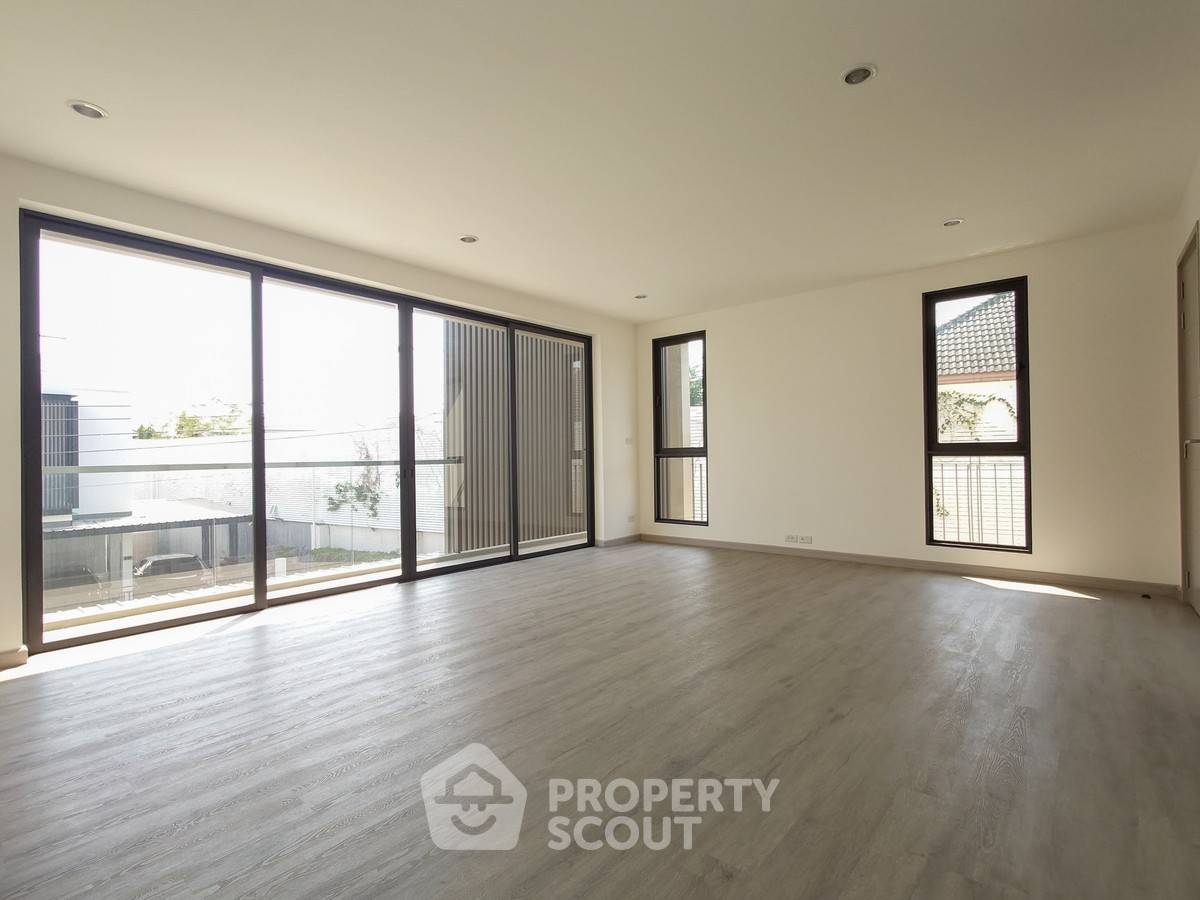 รูป บ้าน 3-ห้องนอน ที่ เอคิว อาร์เบอร์ สวนหลวง ร.9-พัฒนาการ ใน ดอกไม้ (ID 2628800) - รูปที่ 11/33