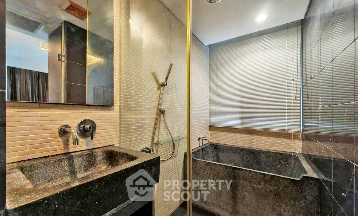 picture 2-BR Condo at Siamese Gioia near MRT Phetchaburi (ID 2796332) - 6/12