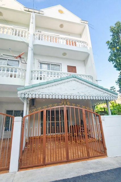 รูป ให้เช่าทาวน์เฮ้าส์ใหญ่ 3ชั้น 25 ตรว. จรัญฯ43-45 ใหญ่มาก! 4นอน เซ็นทรัลปิ่นเกล้า MRTบางยี่ขัน - รูปที่ 1/8