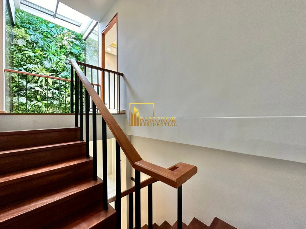 รูป Impressive 3 Bedroom Townhouse For Sale in Ekkamai Area - BR8933TH - รูปที่ 31/35