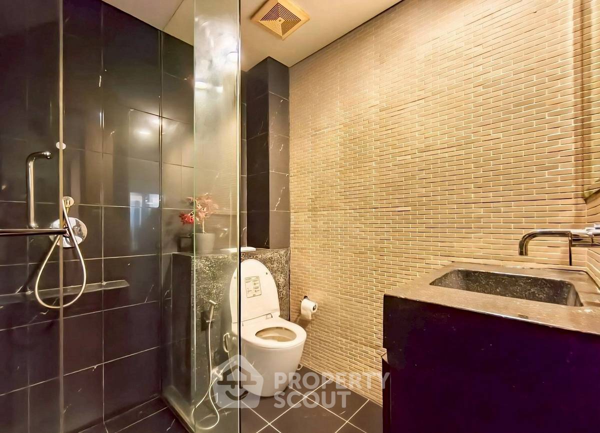 picture 2-BR Condo at Siamese Gioia near MRT Phetchaburi (ID 2796332) - 12/12