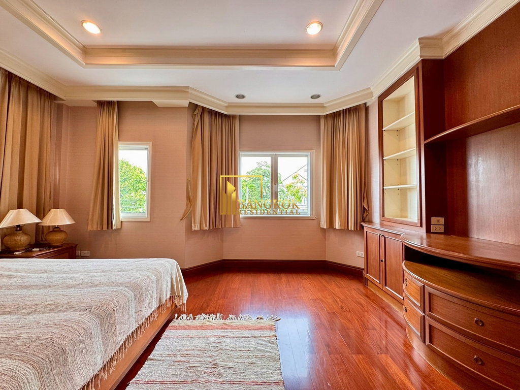 รูป Baan Pattanakarn | Spacious 4 Bedroom Luxury House For Sale - BR28159SH - รูปที่ 29/54