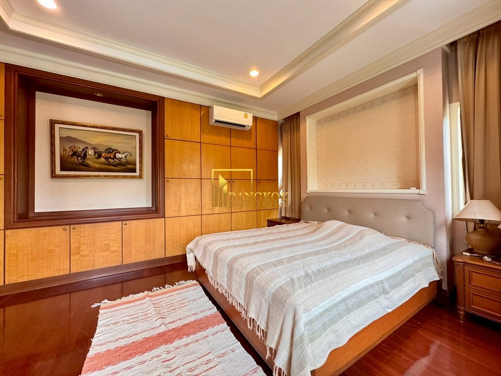 รูป Baan Pattanakarn | Spacious 4 Bedroom Luxury House For Sale - BR28159SH - รูปที่ 30/54