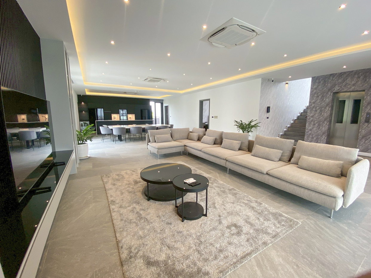 รูป 6 Bedroom Luxury Pool Villa for Sale East Pattaya - รูปที่ 4/15