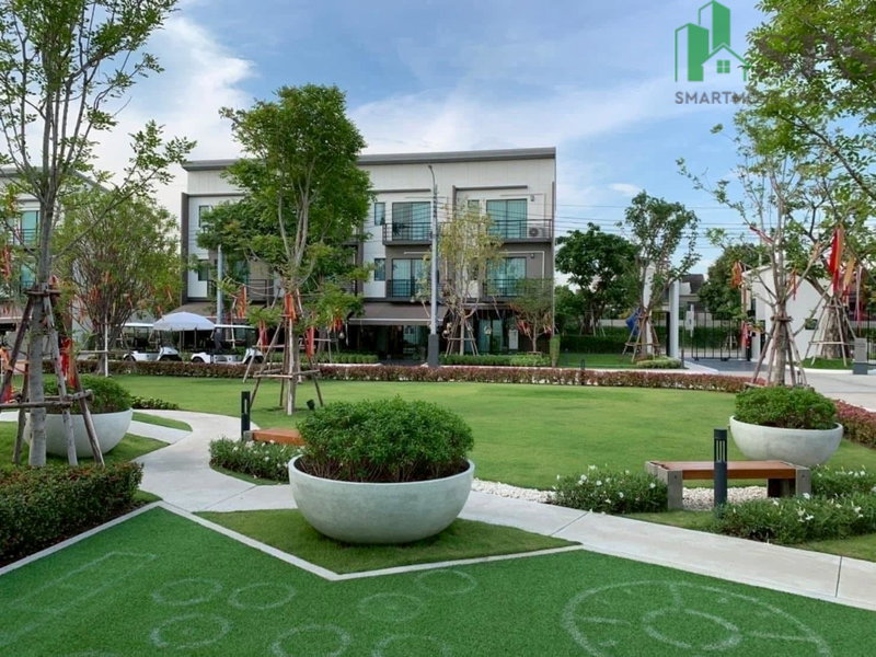 Townhouses for rent : For Rent: Townhome at Baan Klang Muang Onnut–Srinakarin, Near Si Nut MRT Station (SPSSR170)