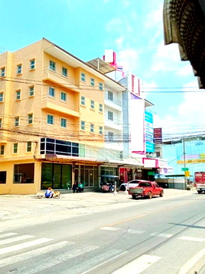 เช่าอาคารพาณิชย์ สถานีรถไฟฟ้าตลิ่งชัน : ราชพฤกษ์-สวนผัก เซนทรัลเวสวิวล์ 1.3กม. อาคาร4.5 ชั้น 4 นอน 4 น้ำ 22 ตร.วา. 370 ตร.ม ใกล้รร.วัดตลิ่งชัน 1.6 กม. บรมราชชนนี