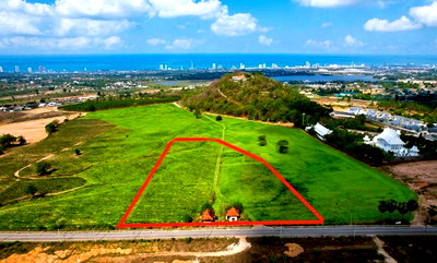 Land for sale Chonburi : Beautiful land for sale in Huai Yai, Bang Lamung, near Pattaya, ready for development.