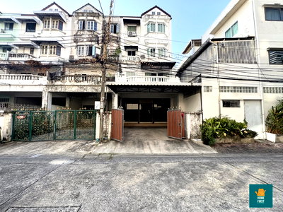 เช่าทาวน์โฮม ถนนสาทรเหนือ : ให้เช่า Townhouse ติด Makro สาทร 32ตร.วา 4ชั้น 5 ห้องนอน 4ห้องน้ำ 50,000 บาท