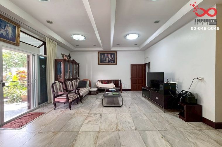 6-bed house for sale, 900 sqm, 440 sq wah, Huai Khwang