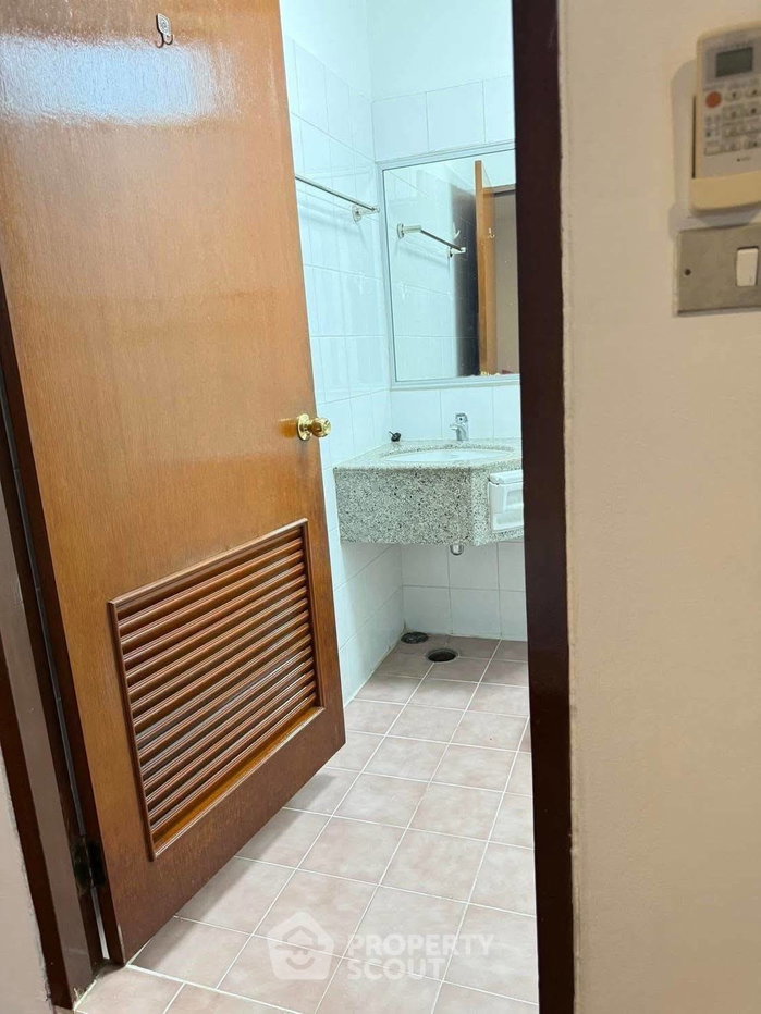 รูป คอนโด 3-ห้องนอน ที่ วิทยุ คอมเพล็กซ์ คอนโดมิเนียม ใกล้ BTS เพลินจิต (ID 2796274) - รูปที่ 8/9