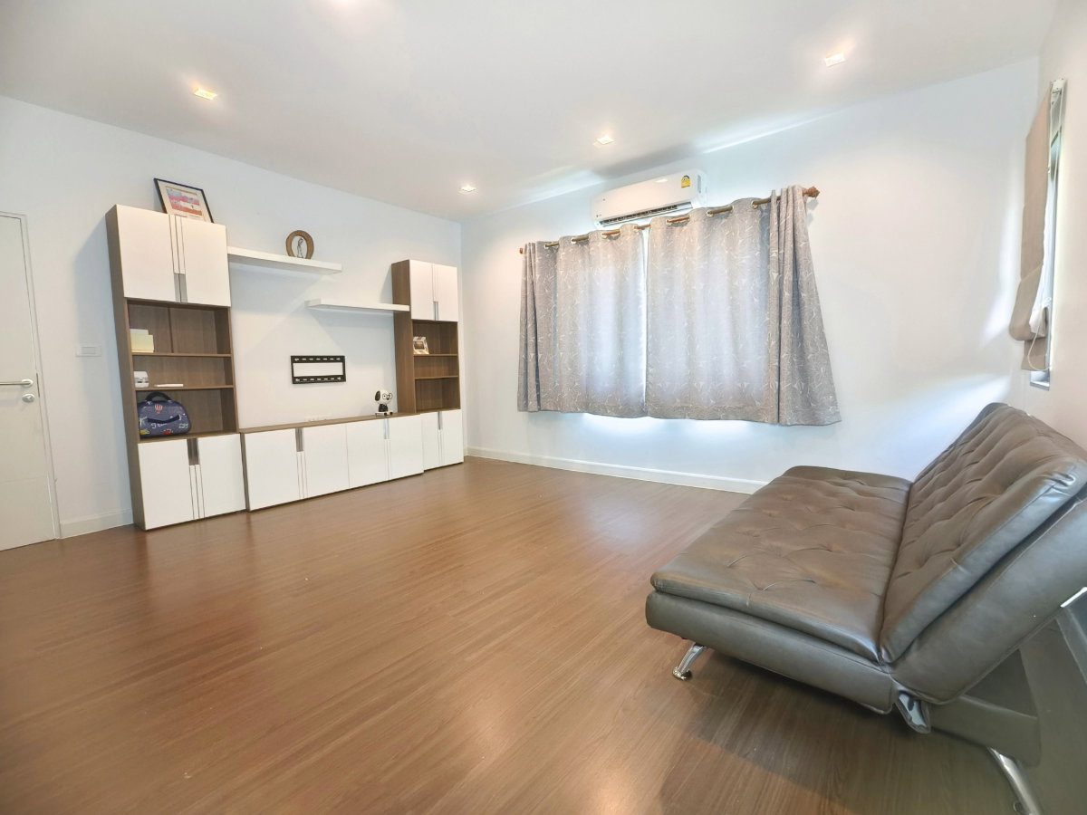 รูป ขาย บ้านเดี่ยว แปลงมุมติดสวน ถูกที่สุดใน type เดียวกัน มีห้องนอนชั้นล่าง ตกแต่งสวยพร้อมอยู่ หมู่บ้านบุราสิริ วงแหวน-อ่อนนุช 4ห้องนอน 4ห้องน้ำ - รูปที่ 23/30