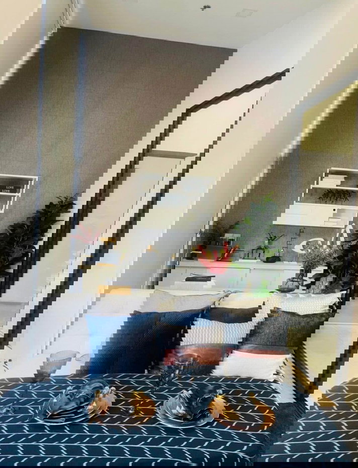 รูป Chewathai Residence Asoke 🏙️🍙 ห้อง Duplex เพดานสูง 3.6 ม. โปร่งโล่ง ✨ ใจกลางอโศก ใกล้ MRT 🚆 เฟอร์ครบพร้อมอยู่ 🛋️  - รูปที่ 6/6