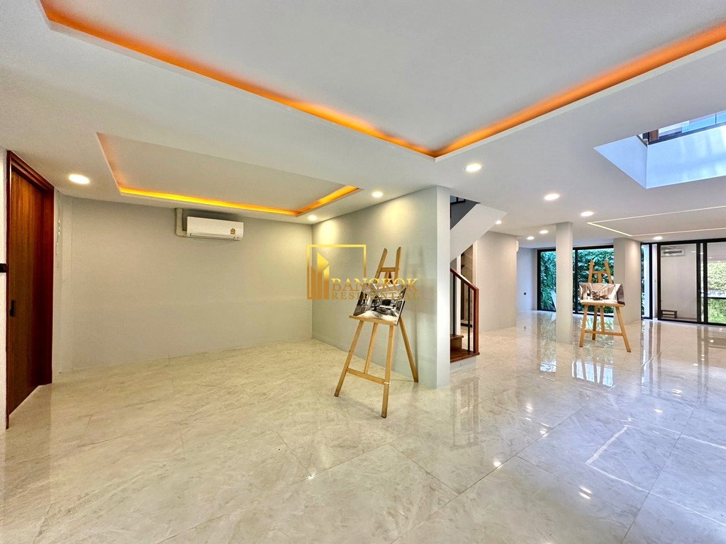 รูป Impressive 3 Bedroom Townhouse For Sale in Ekkamai Area - BR8933TH - รูปที่ 6/35
