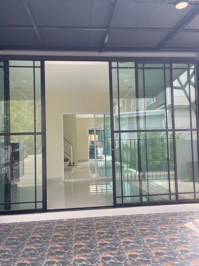 รูป ให้เช่าบ้านพัฒนาการ38 ใกล้ทองหล่อ หลังมุมรีโนเวทใหม่ มีที่จอดรถเยอะ - รูปที่ 2/10