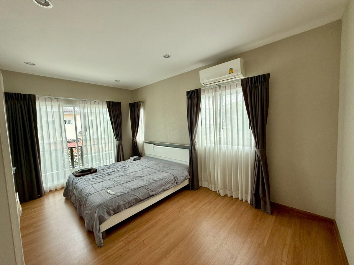 picture 🏠 Spacious side area. Includes a small second house within the same fence/compound. - 22/28
