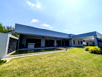 บ้านเดี่ยว บางละมุง ชลบุรี : Pool Villa for Sale East Pattaya 2 Houses Chak Nok