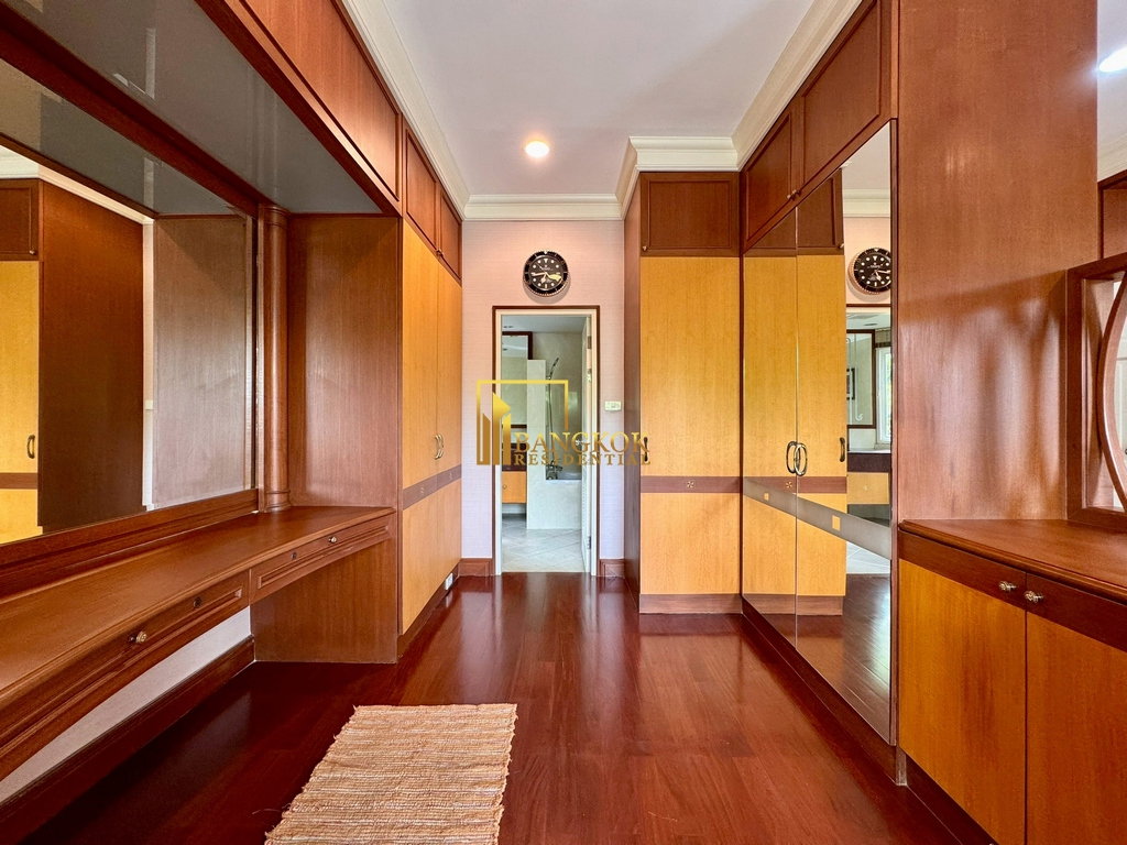 รูป Baan Pattanakarn | Spacious 4 Bedroom Luxury House For Sale - BR28159SH - รูปที่ 33/54