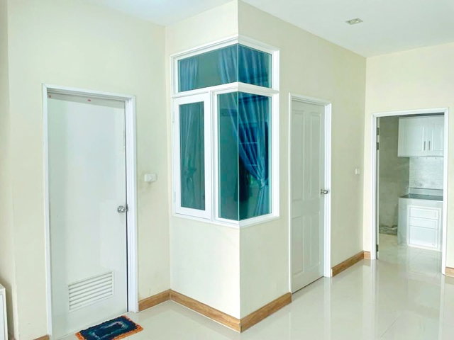 รูป บางนา-สวนหลวง ทาวน์เฮาส์หัวมุม 2 ชั้น 4นอน 3น้ำ ใกล้ ม.รามคำแหง2 1.7กม 20ตร.วา. 160 ตร.ม.. ทำเลกาญจนาภิเษก - รูปที่ 2/8