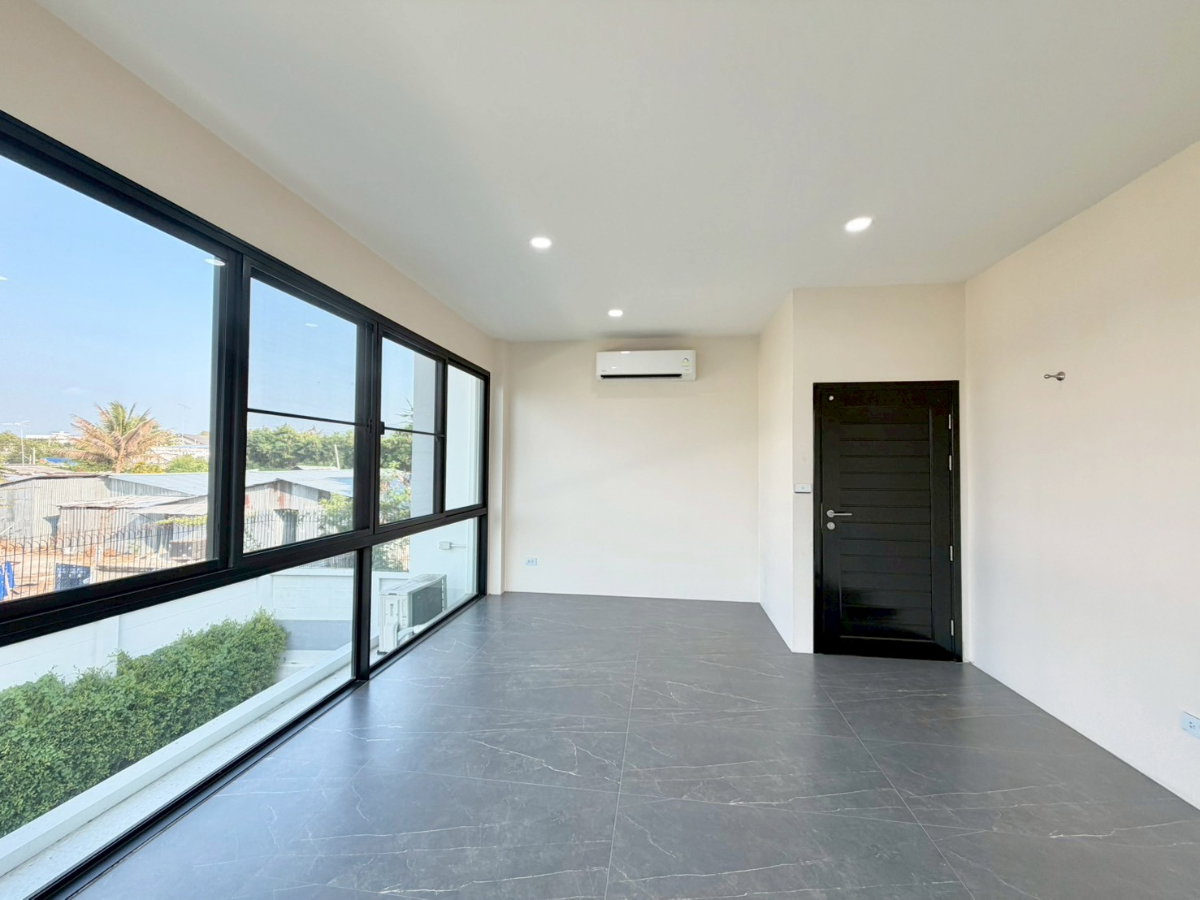 รูป  บ้านเดี่ยวหรู ทำเล Prime ใกล้ Central Chonburi เพียง 900 เมตร  ที่ดิน 125 ตร.วา  ✨ 4 ห้องนอน 3 ห้องน้ำ (ขยายใหญ่พิเศษ) - รูปที่ 17/24