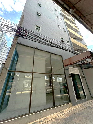 เช่าอาคารพาณิชย์ เอสพลานาด รัชดาภิเษก : อาคารให้เช่าพร้อมลิฟท์ เดินถึง Airport Link ทำเล อโศก-พระราม 9 ** NO CO-AGENT ** 