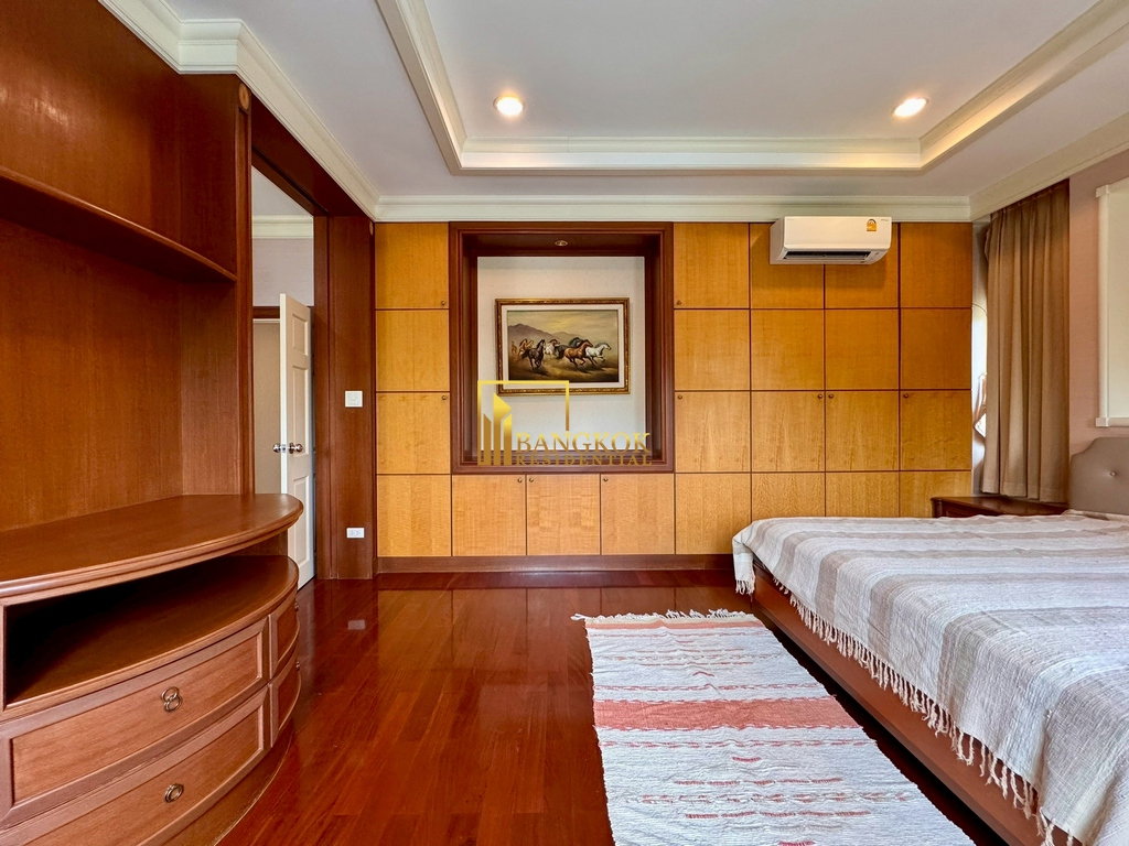 รูป Baan Pattanakarn | Spacious 4 Bedroom Luxury House For Sale - BR28159SH - รูปที่ 31/54