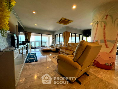 Condos for rent 700 Year Sports Arena Chiang Mai : 4-BR Condo at Dusit Condominium close to The Venezia (ID 2151655)