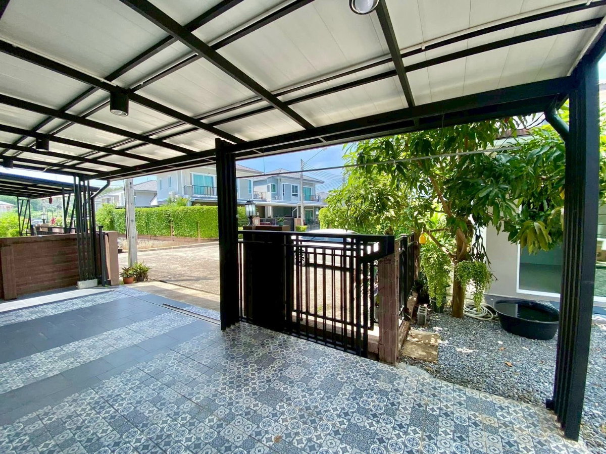 picture 🏠 Spacious side area. Includes a small second house within the same fence/compound. - 4/28