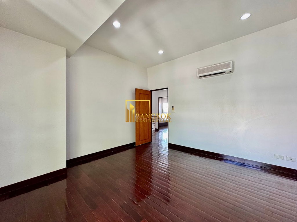 รูป Baan Sun Wichai | Spacious 4 Bed Pool Villa in Rama 9 Area - BR28064SH - รูปที่ 24/38