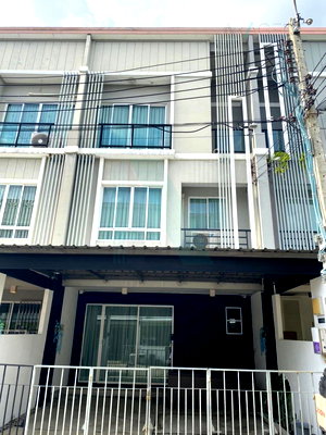 Townhouses for rent Bangkok : 📌 For Rent 3-story Townhouse PATIO PHATTHANAKAN 38 3 bedroom 3 bathroom
