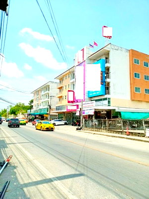 เช่าอาคารพาณิชย์ สถานีรถไฟฟ้าตลิ่งชัน : เซนทรัลเวสวิวล์ 1.3กม. อาคาร4.5 ชั้น 4 นอน ราชพฤกษ์-สวนผัก 4 น้ำ 22ตร.วา. 370ตร.ม ใกล้รร.วัดตลิ่งชัน 1.6 กม. บรมราชชนนี