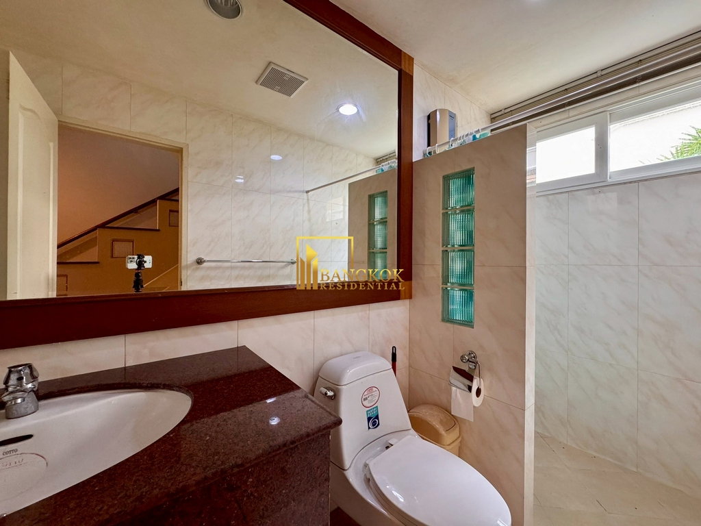 รูป Baan Pattanakarn | Spacious 4 Bedroom Luxury House For Sale - BR28159SH - รูปที่ 25/54