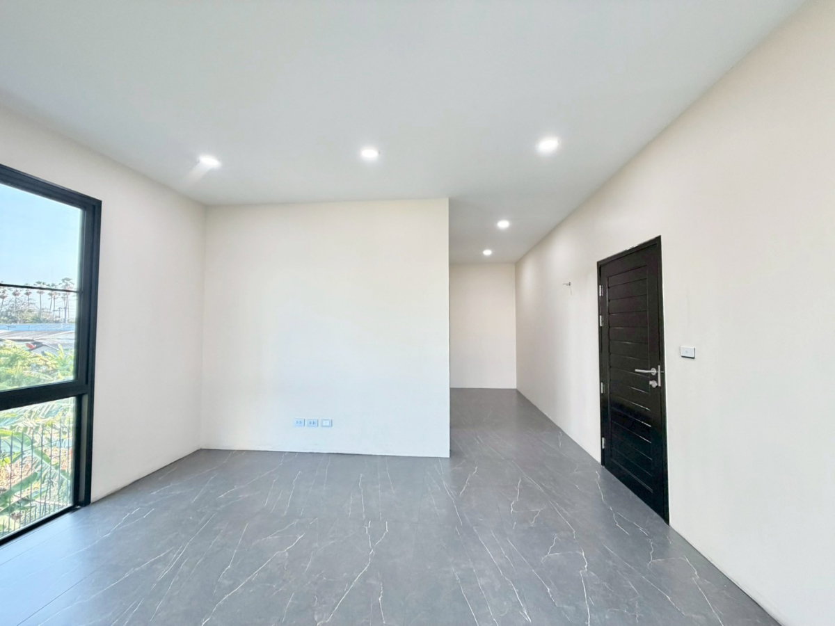 รูป  บ้านเดี่ยวหรู ทำเล Prime ใกล้ Central Chonburi เพียง 900 เมตร  ที่ดิน 125 ตร.วา  ✨ 4 ห้องนอน 3 ห้องน้ำ (ขยายใหญ่พิเศษ) - รูปที่ 13/24