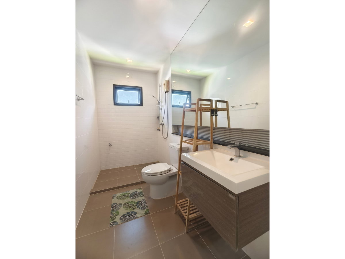 รูป ขาย บ้านเดี่ยว แปลงมุมติดสวน ถูกที่สุดใน type เดียวกัน มีห้องนอนชั้นล่าง ตกแต่งสวยพร้อมอยู่ หมู่บ้านบุราสิริ วงแหวน-อ่อนนุช 4ห้องนอน 4ห้องน้ำ - รูปที่ 27/30