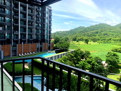 ขายคอนโด : ปล่อยขาดทุน!! Knightsbridge the ocean Sriracha (ศรีราชา)วิวภูเขา (ถ่ายจากห้องจริง วิวจริง ตรงปก) ห้องมุม  เฟอร์นิเจอร์/เครื่องใช้ไฟฟ้าครบ