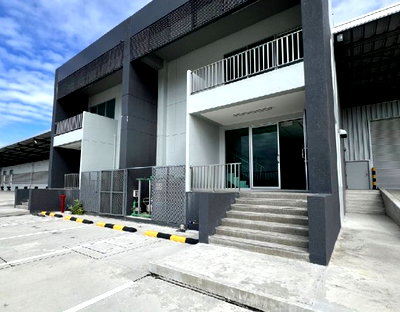 เช่าโรงงาน ม.ราชภัฏธนบุรี สมุทรปราการ : ให้เช่าโกดัง โรงงาน พร้อม Office 2 ชั้น  เขต Free Zone ขอใบอนุญาต รง.4 ได้ มีว่าง 2 ยูนิต / ทำเล บางนา ตราด กม.46 / รถเทรลเลอร์ 40 ฟุต เข้าออกได้