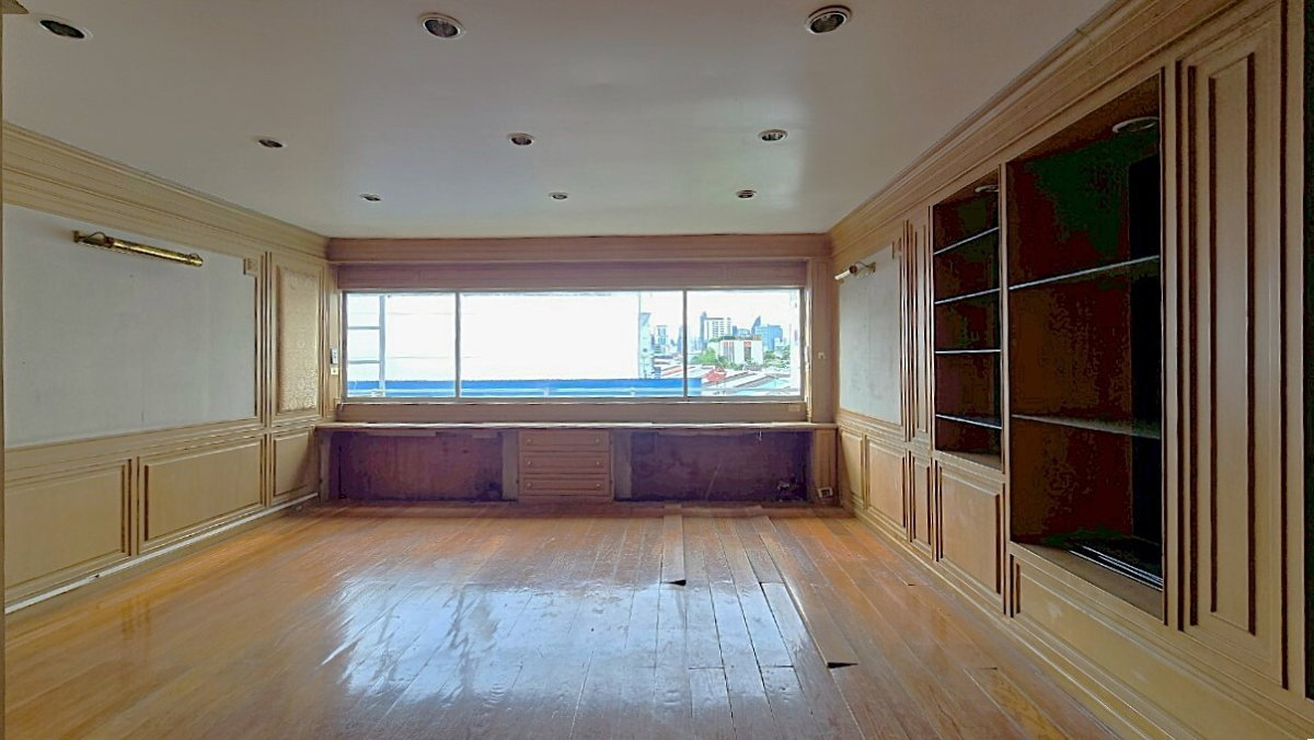 picture Commercial Building with Warehouse for Rent – Ekkamai–Phra Khanong ** NO CO-AGENT ** - 19/26