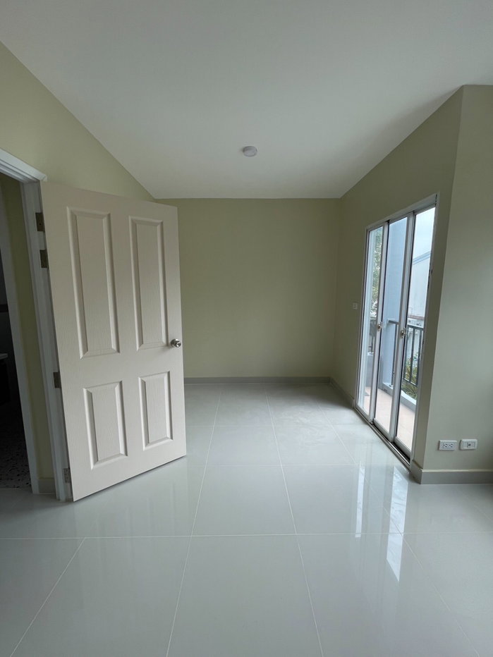 รูป ให้เช่าบ้านพัฒนาการ38 ใกล้ทองหล่อ หลังมุมรีโนเวทใหม่ มีที่จอดรถเยอะ - รูปที่ 6/10