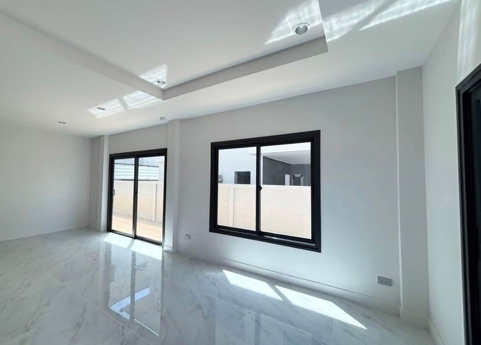 รูป Modern 4-Bedroom Detached House for Rent in East Pattaya - รูปที่ 3/4