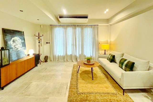 รูป ใกล้BTSเอกมัย 1.2กม.ดีไซน์ทันสมัย ทาวน์เฮ้าส์ใหม่ 3.5 ชั้น 4 นอน 5 น้ำ 31ตร.ว. 380ตร.ม. เมเจอร์ ซีนีเพล็กซ์ เอกมัย 1.5 กม. - รูปที่ 2/8