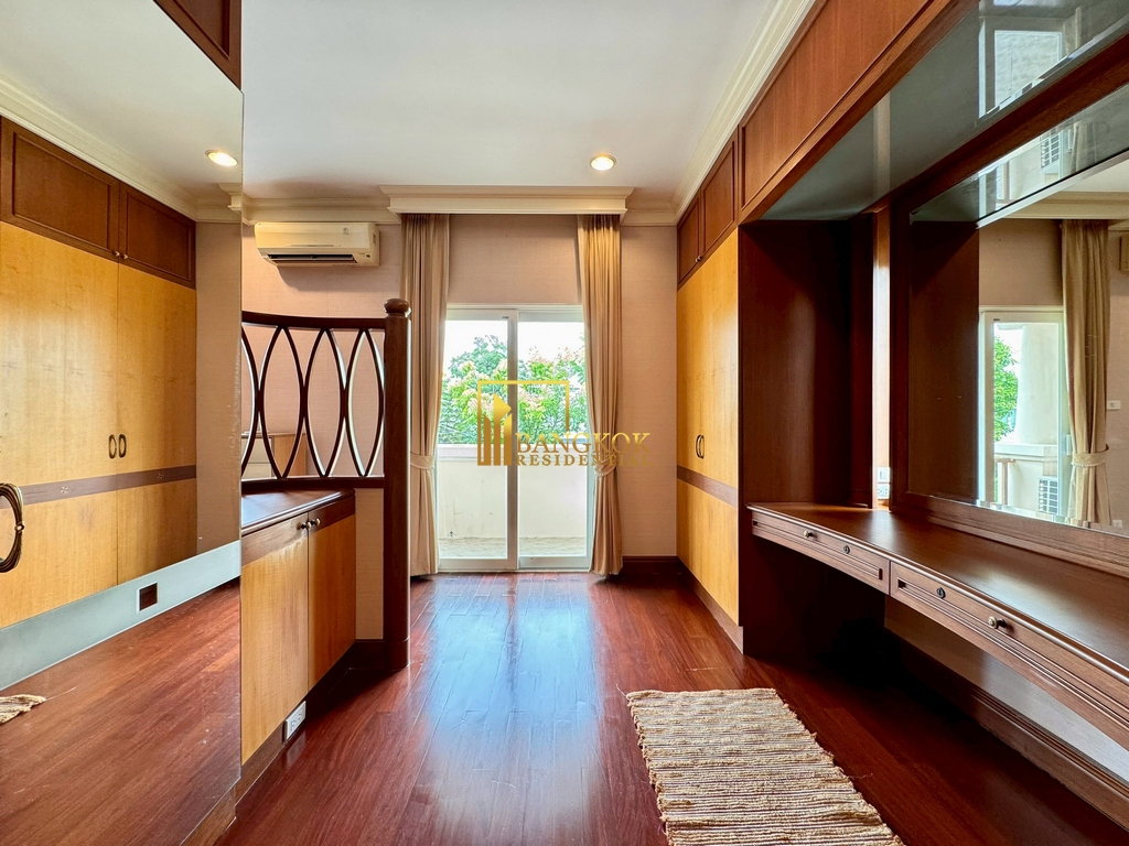 รูป Baan Pattanakarn | Spacious 4 Bedroom Luxury House For Sale - BR28159SH - รูปที่ 34/54